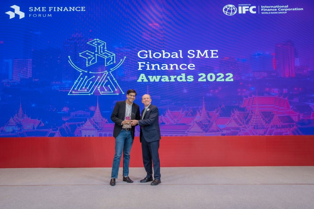 Funding Societies รับรางวัลแพลตตินัมในงาน Global SME Finance Awards 2022 สาขาสถาบันการเงินดีเด่น ที่นำเสนอผลิตภัณฑ์ฟินเทคยอดเยี่ยมให้กับลูกค้า SME