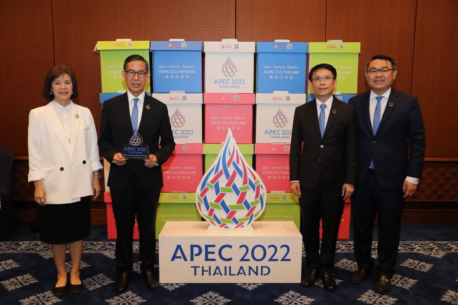 ธนาคารกรุงเทพ รับมอบโล่ที่ระลึก จาก "รองนายกฯ ดอน ปรมัตถ์วินัย" ในฐานะ 'พันธมิตรด้านการสื่อสารและประชาสัมพันธ์'  การเป็นเจ้าภาพ APEC 2022 ของไทย