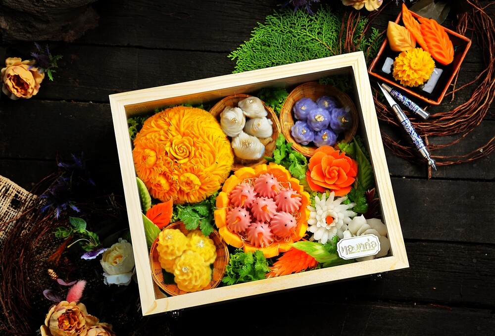 "Thonglor Thai Cuisine" offers 4 Thai-style hamper sets for the upcoming festive season