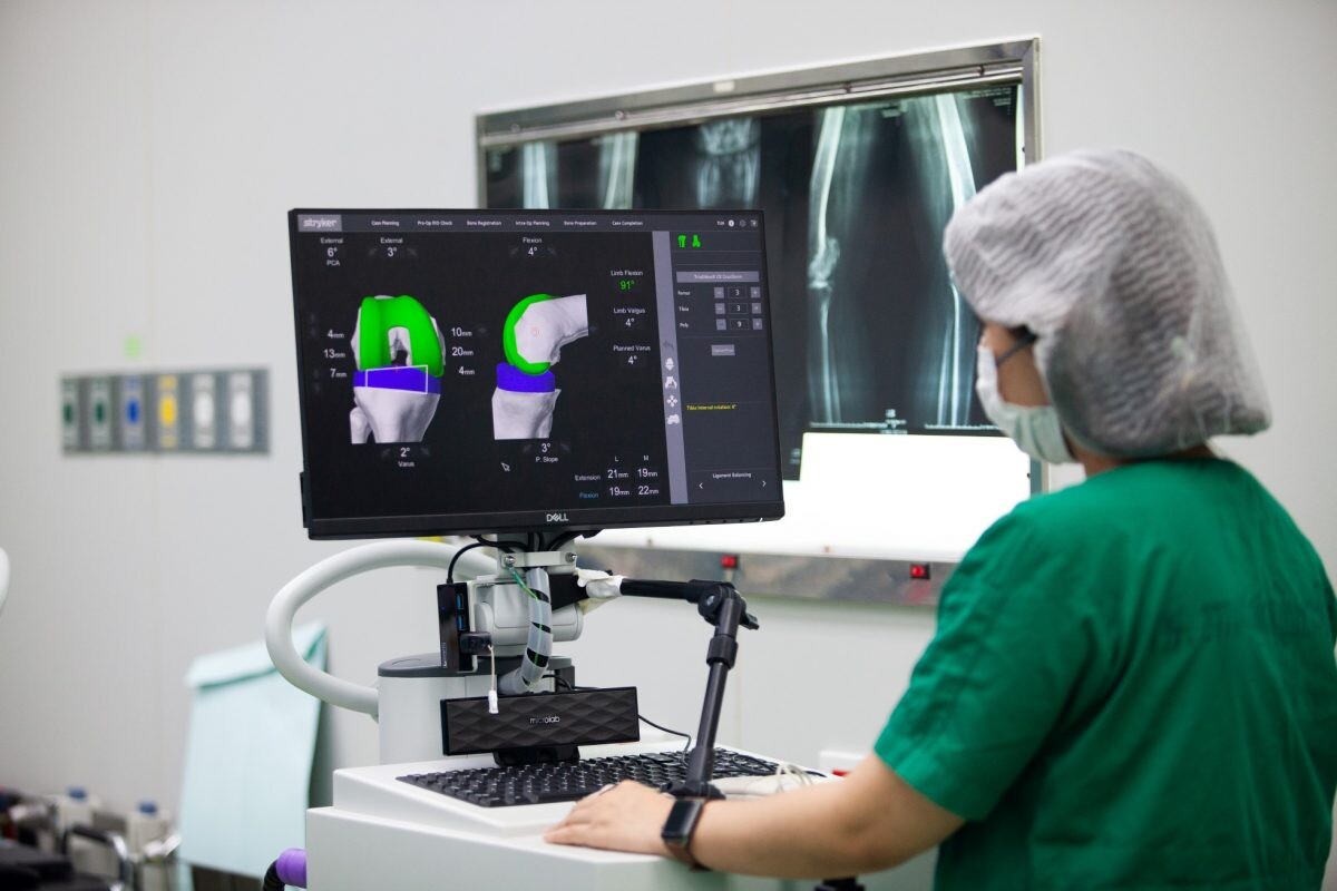 รพ.ธรรมศาสตร์ฯ เตรียมเปิด "ศูนย์ข้อเทียมโรงพยาบาลธรรมศาสตร์"  แบบครบวงจร พร้อมนำเทคโนโลยีแขนหุ่นยนต์มาช่วยผ่าตัด ต้นปี 2565 ศกนี้