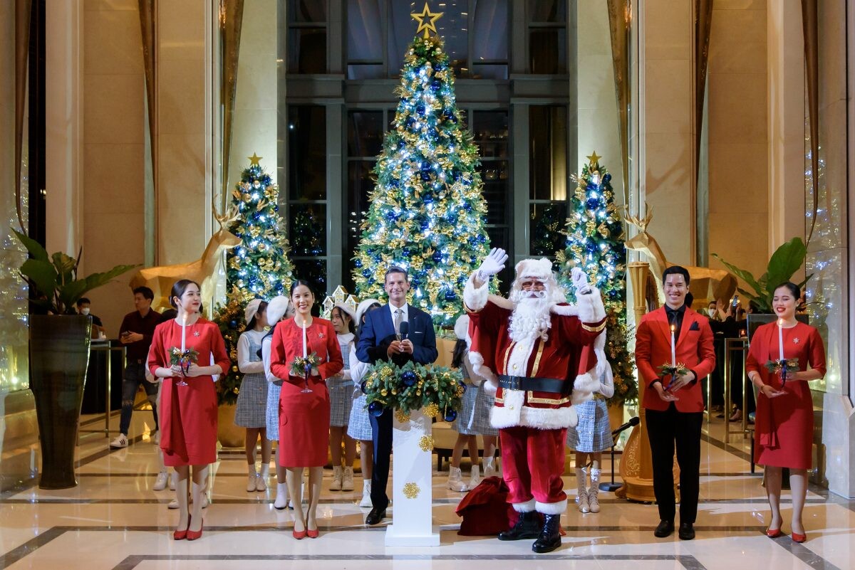 เริ่มต้นเทศกาลแห่งความสุขกับพิธีเปิดไฟต้นคริสต์มาสประจำปี ณ โรงแรมสยามเคมปินสกี้ กรุงเทพฯ