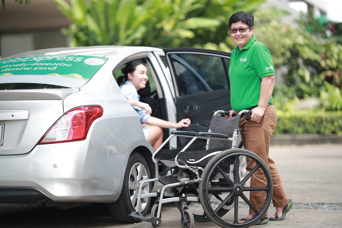เผยมุมมอง 2 คนขับแกร็บ ที่มีต่อ "โอกาสของคนพิการ" ในฐานะผู้ให้และผู้รับ