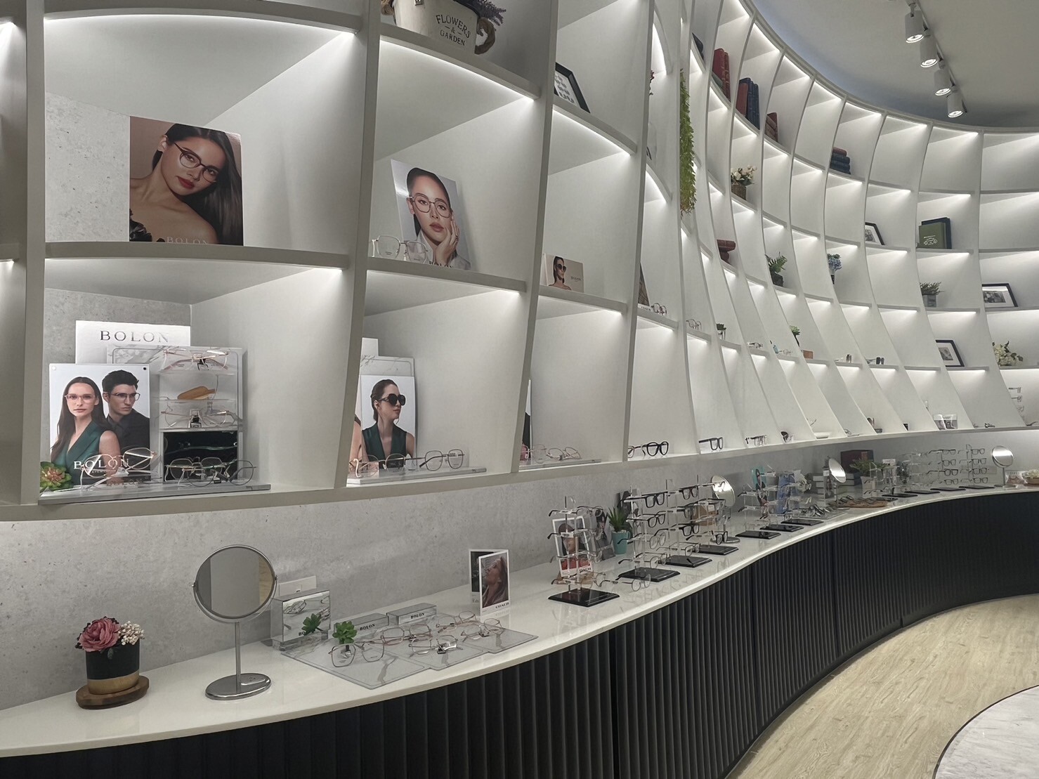 "หอแว่น" ร้านแว่นชั้นนำของไทย รีโนเวทสาขาสยามพารากอน ดันเป็นศูนย์ Lens Expert เชี่ยวชาญด้านเลนส์