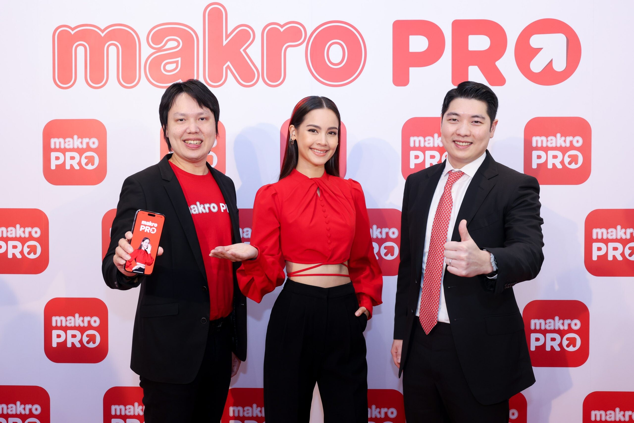 แม็คโคร พลิกโฉมธุรกิจ มุ่งสู่ผู้นำค้าส่งออมนิแชนแนลของไทย เปิดตัวยิ่งใหญ่ "Makro PRO" สั่ง ขาย คุ้ม อย่างโปรในแอปเดียว
