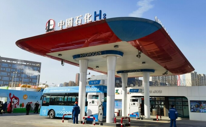 สถานีบริการเติมเชื้อเพลิงไฮโดรเจนและเปลี่ยนเมทานอลเป็นไฮโดรเจนแบบครบวงจรแห่งแรกของจีน