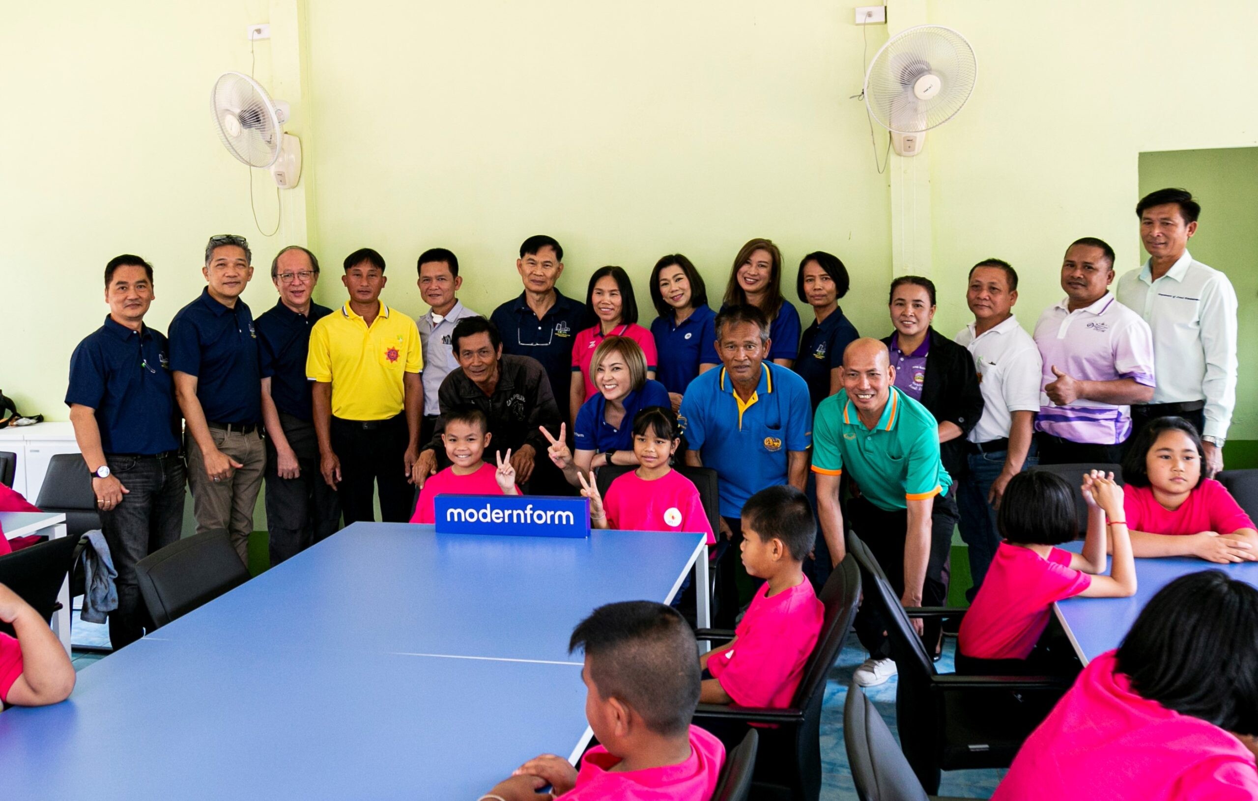 การไฟฟ้าฝ่ายผลิตแห่งประเทศไทย ร่วมกับ โมเดอร์นฟอร์ม สนับสนุนเฟอร์นิเจอร์และอุปกรณ์การเรียนให้กับ โรงเรียนบ้านดงสว่าง จังหวัดบึงกาฬ