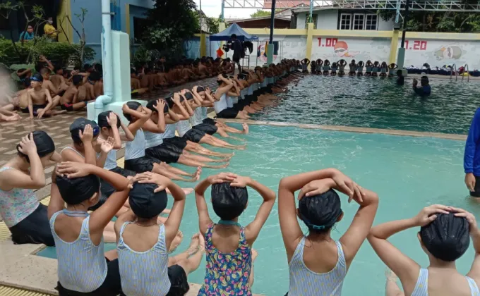 กทม.เสริมทักษะว่ายน้ำให้เด็กนักเรียน