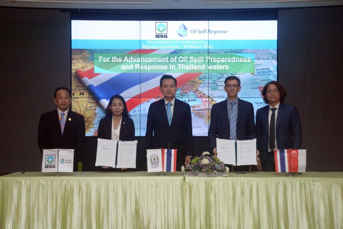 Bangchak Executive, IESG President, signs Memorandum of Understanding to Develop Knowledge of Oil Spill Preparedness and Response Technology