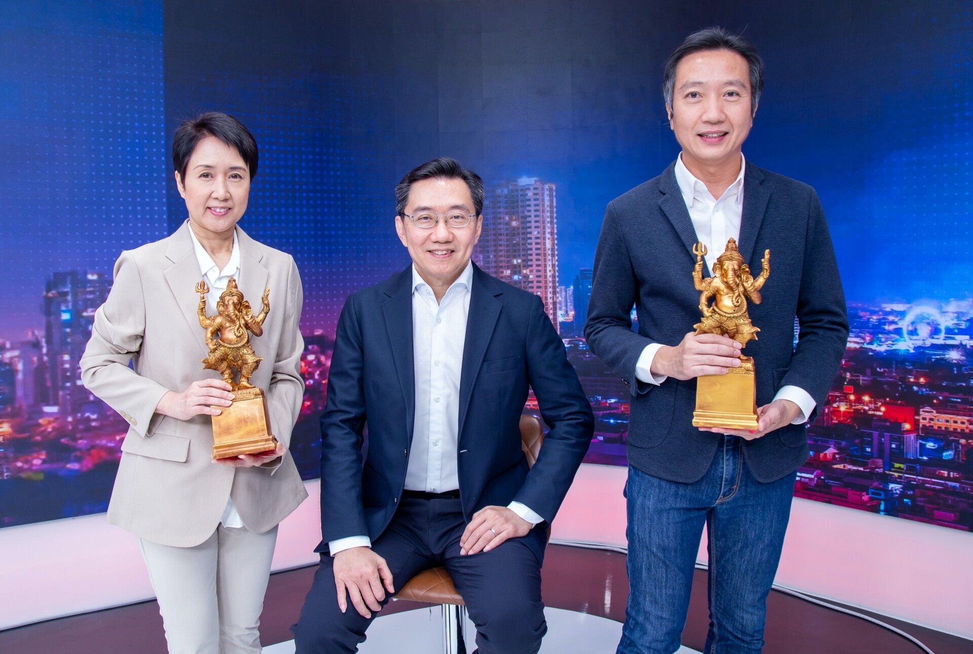 เกียรติยศคนทีวี…กลุ่มทรู คว้า 2 รางวัลแห่งความสำเร็จ "สถานีข่าวดีเด่น" และ "สถานีส่งเสริมภาพยนตร์ไทยดีเด่น" งานประกาศรางวัล "พระพิฆเณศวร์" ครั้งที่ 1 ประจำปี 2566