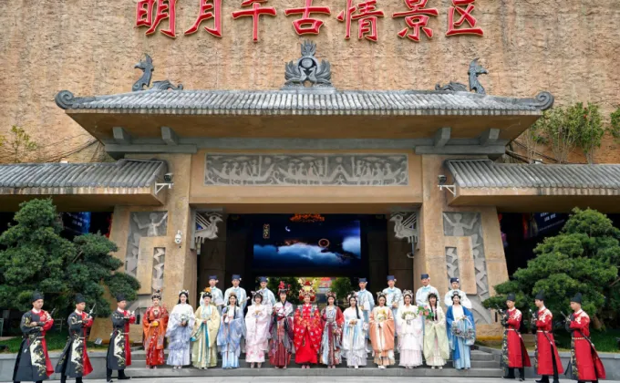 Xinhua Silk Road: ผู้สื่อข่าวต่างประเทศร่วมสำรวจวัฒนธรรมท้องถิ่นและเสน่ห์อันโดดเด่นของเมืองอี้ชุน