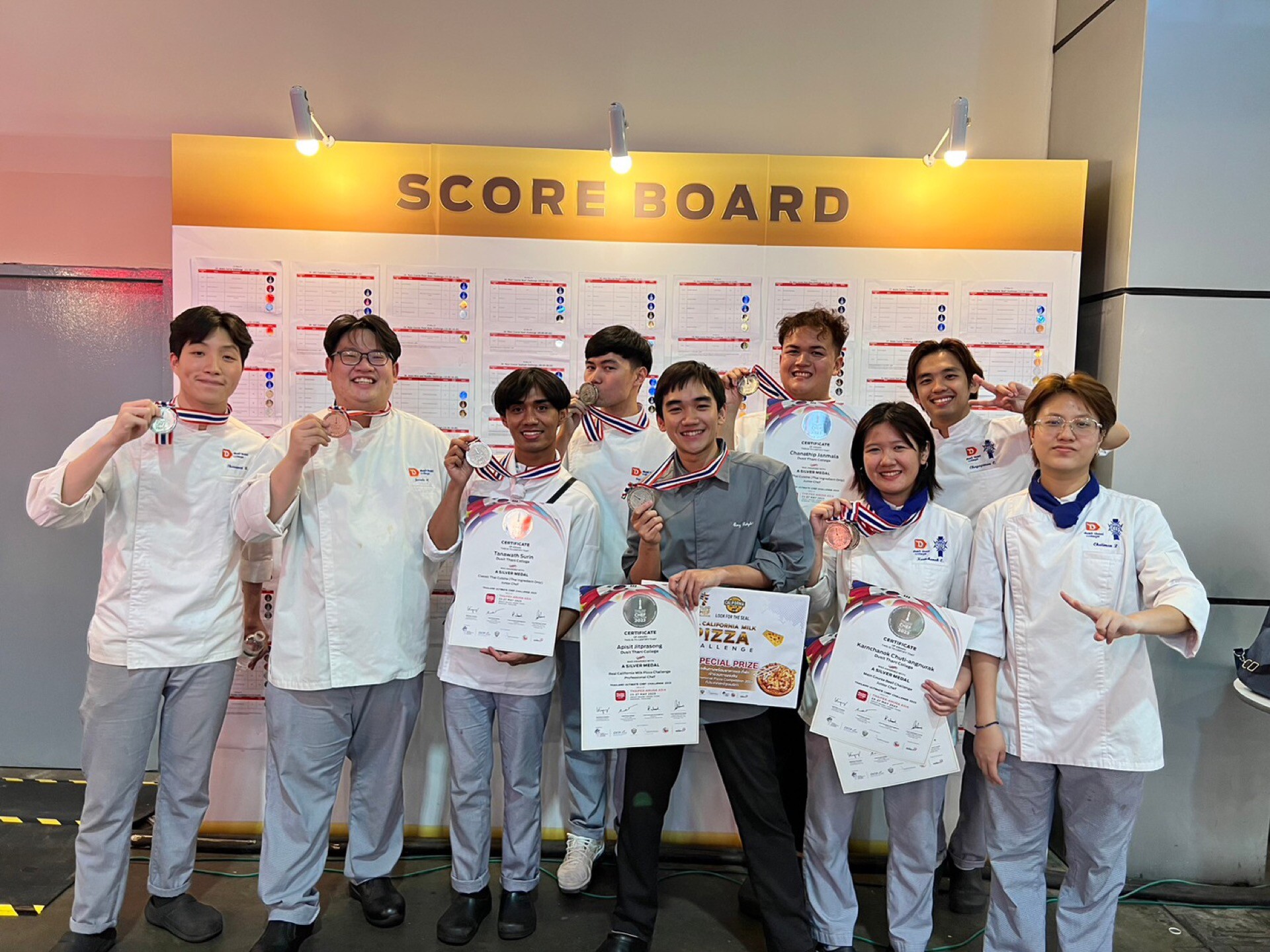 "อาจารย์-นักศึกษาวิทยาลัยดุสิตธานี ยกขบวนกวาดรางวัล" รายการแข่งขันทำอาหารที่ใหญ่ที่สุดของไทย