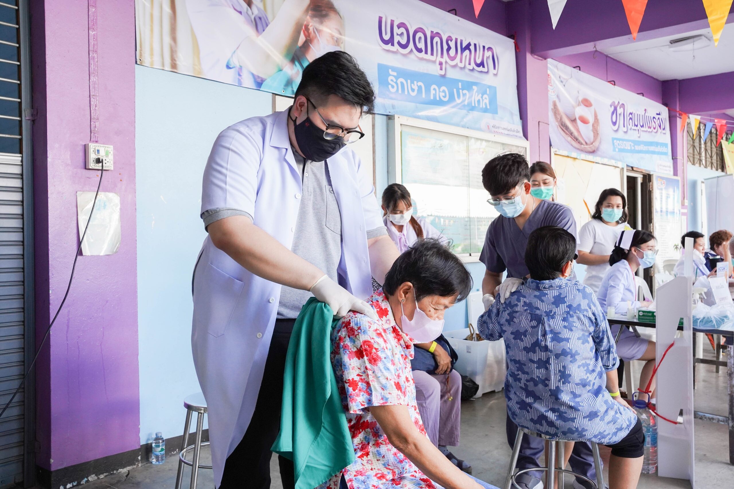 คลินิกการแพทย์แผนจีนหัวเฉียว ร่วมงาน คาราวานป่อเต็กตึ๊ง ปันความสุข ให้ชุมชน ครั้งที่ 2