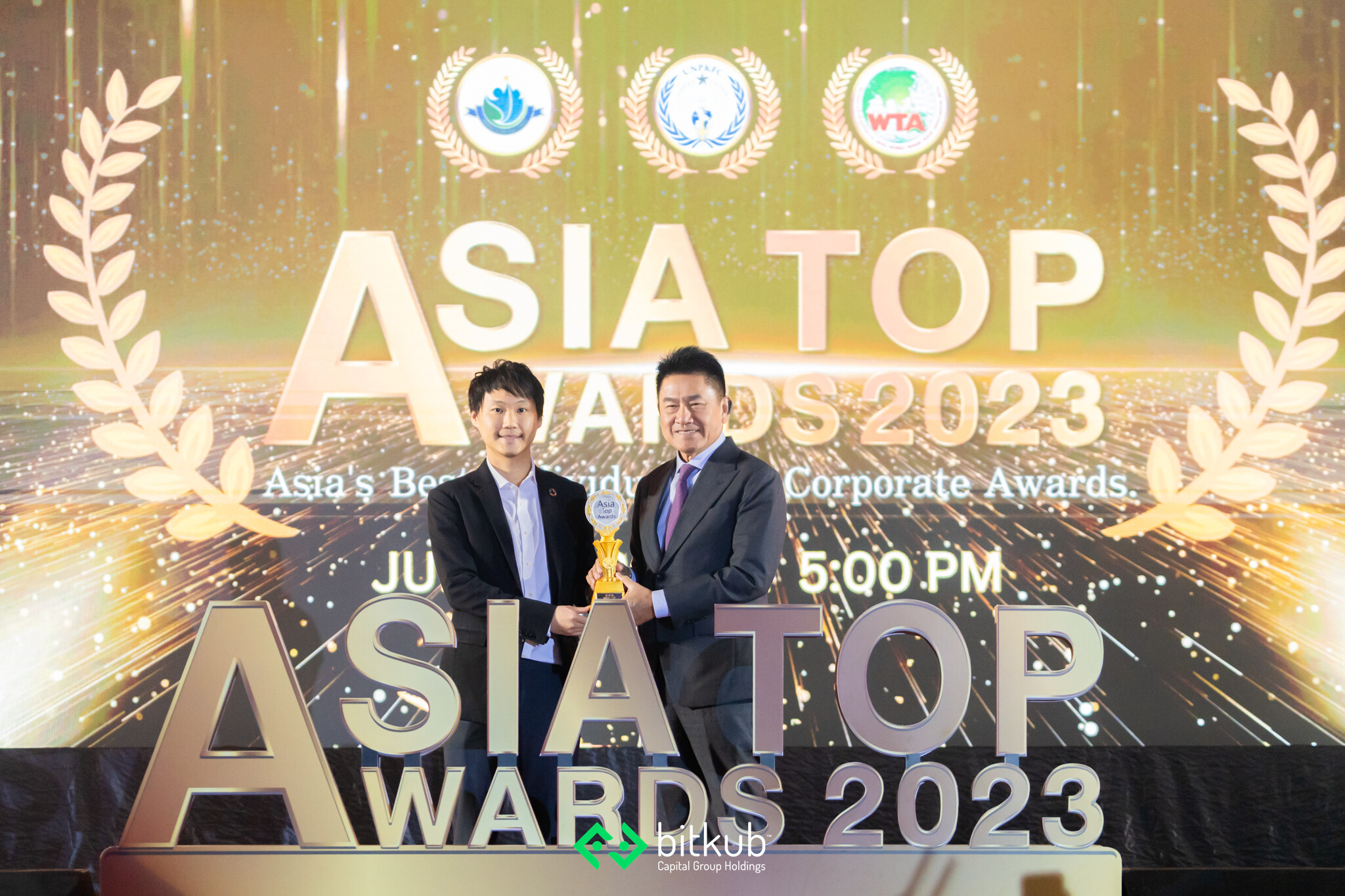 "ท๊อป จิรายุส ทรัพย์ศรีโสภา" คว้ารางวัล ASIA TOP AWARDS 2023 สาขา Best CEO of the Year