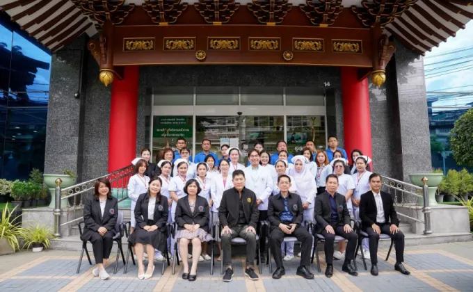 คลินิกการแพทย์แผนจีนหัวเฉียว จัดพิธีมอบทุนการศึกษา