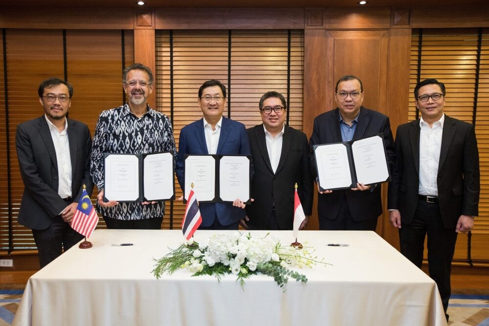 BURSA MALAYSIA, IDX, AND SET INK MEMORANDUM OF UNDERSTANDING Driving Stronger Cross-Border Collaboration for an Inter-Regional ESG-linked Ecosystem in ASEAN