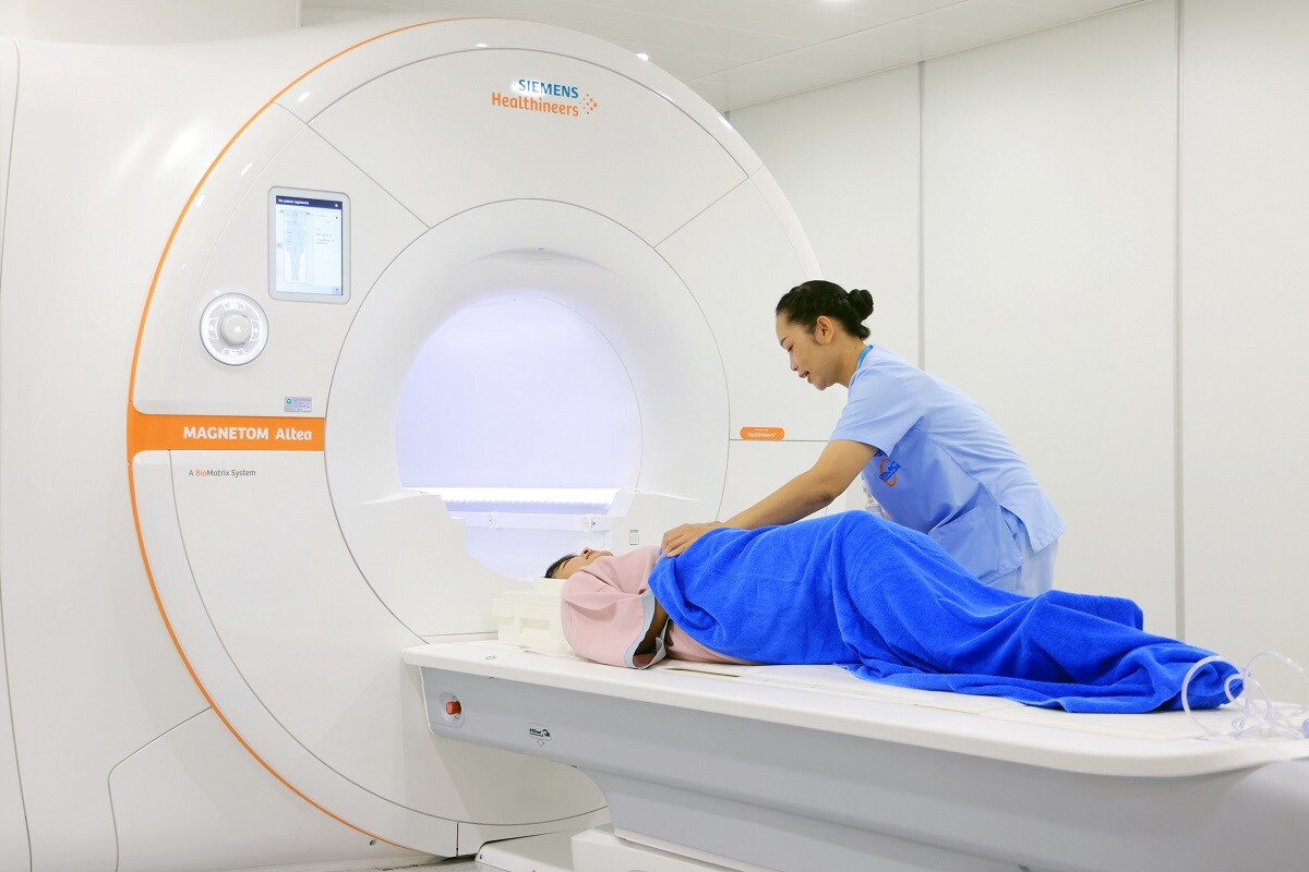 "รัชวิภา เอ็ม อาร์ ไอ เซ็นเตอร์" เปิดตัว MAGNETOM Altea เครื่อง MRI ล่าสุดจากซีเมนส์ เฮลท์ธิเนียร์ส