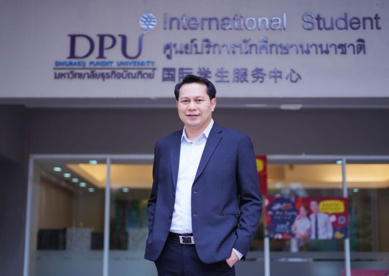 วิทยาลัยนานาชาติ DPU เดินหน้าเปิดสอนหลักสูตรวิชาภาษาตะวันออก หลังจีน-เกาหลี-ญี่ปุ่น แห่ลงทุนไทย คาดอนาคตไทยจะเป็น HUB ที่ชัดเจนมากขึ้น ส่งผล.มีความต้องการบุคลากรที่มี Skill ภาษาที่ 3 เป็นจำนวนมาก