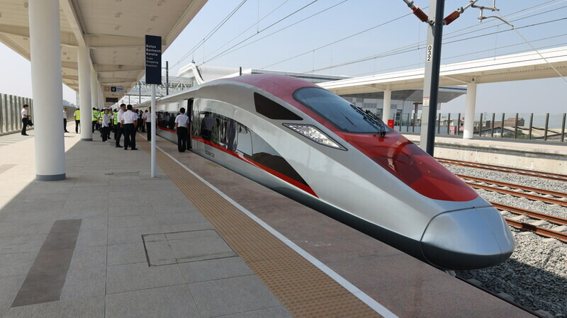 เจาะลึกเส้นทางสายไหม: บล็อกเกอร์ทั่วโลกสัมผัสประสบการณ์โครงการรถไฟของจีน