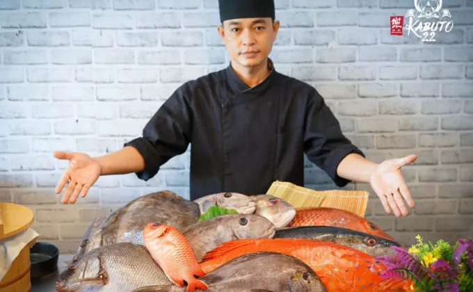 Kabuto 22 (คาบูโตะ สองสอง) เสิร์ฟซาชิมิปลาไทย