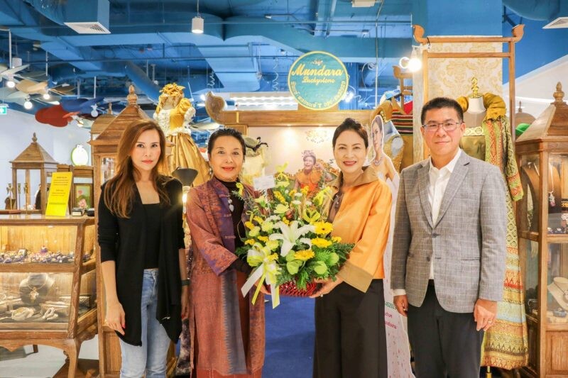 พาราไดซ์ พาร์ค ยินดี Mundara ร้านเครื่องประดับและผ้าไหม Thai silk ดีไซน์ร่วมสมัย ปรับโฉมใหม่ ชั้น 1