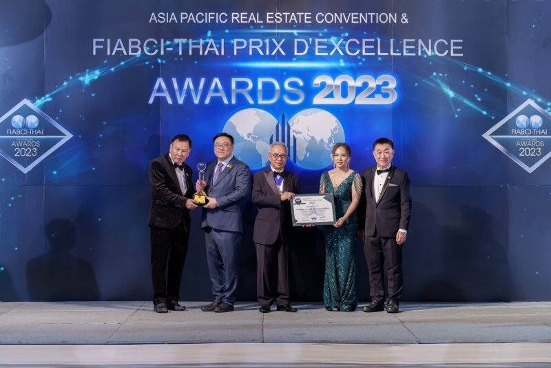 "ศรีเทพไทยพัฒนา" นำโครงการ ศรีเทพวิลเลจนีโอ บางปะกง คว้ารางวัลอสังหาดีเด่นประเภท แนวราบ FIABCI - Thai Prix D' Excellence Awards 2023 ชูจุดเด่นนวัตกรรมใหม่ "บ้านหายใจได้"