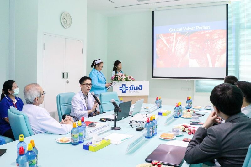 ศูนย์ศัลยกรรมแปลงเพศ รพ.ยันฮี ตอกย้ำอันดับ 1 ใน 5 ระดับประเทศ ต้อนรับ "ทีมแพทย์จีน" บินตรงดูงาน "ศัลยกรรมแปลงเพศ รพ.ยันฮี" พร้อมแลกเปลี่ยนวิทยาการ สู่ความร่วมมือการแพทย์ไทย-จีน ในอนาคต