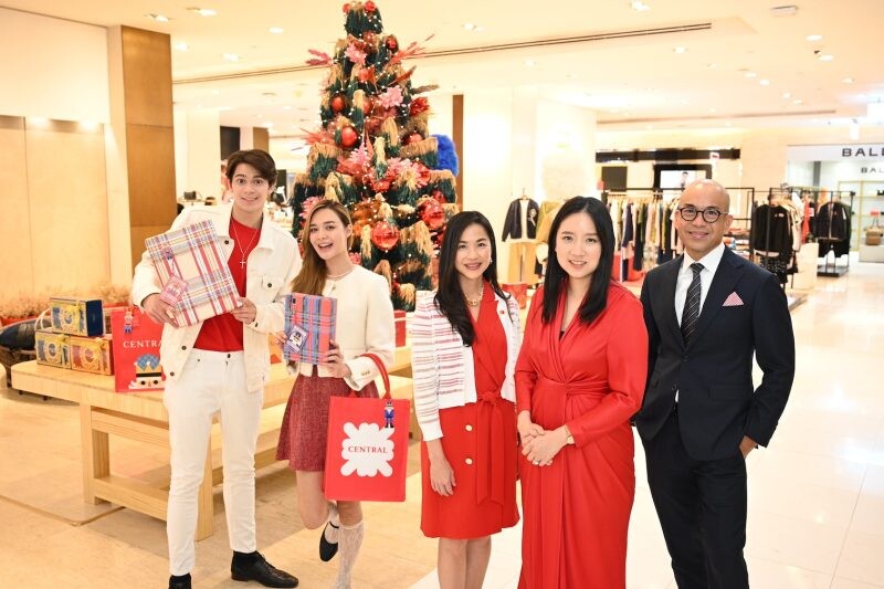 "ห้างเซ็นทรัล" ยืนหนึ่งเดสติเนชันช้อปของขวัญ ส่งเมกะแคมเปญ "CENTRAL LET'S CELEBRATE 2024" ยกบรรยากาศคริสต์มาสจากกรุงลอนดอนมาไว้ที่เมืองไทย