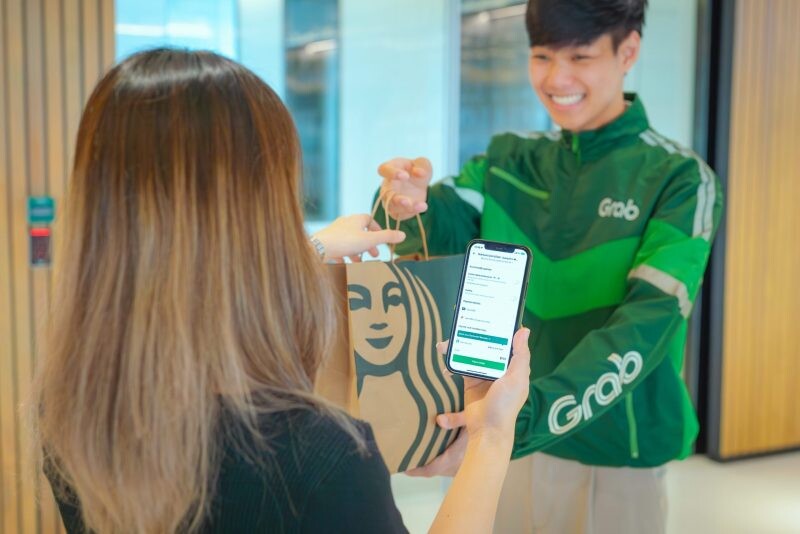 สตาร์บัคส์" ผนึกกำลัง "แกร็บ" ต่อยอด ประสบการณ์สตาร์บัคส์ ให้ลูกค้าสมาชิก Starbucks(R) Rewards สะสมดาวได้ง่ายขึ้นผ่านแอปพลิเคชันแกร็บ