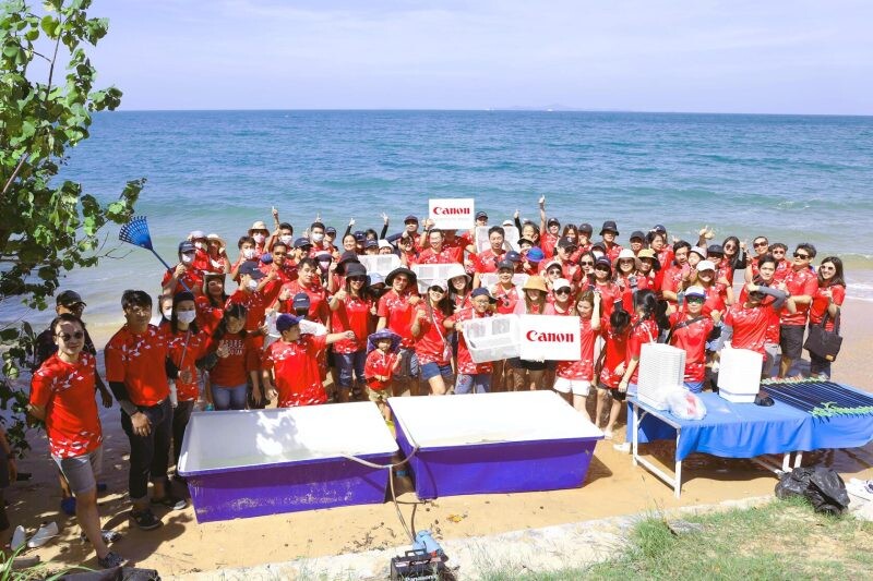 แคนนอน เดินหน้ากิจกรรม "Canon Volunteer" ครั้งที่ 36 รวมพลังพนักงานจิตอาสาพาฉลามทรายกลับทะเล พร้อมดูแลสิ่งแวดล้อม ริมหาด ณ หาดตะวันรอนและหาดเตยงาม จ. ชลบุรี