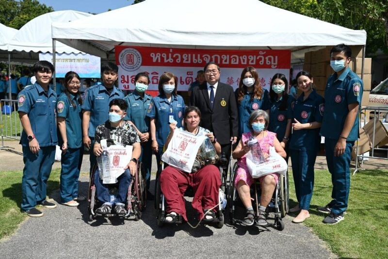มูลนิธิป่อเต็กตึ๊ง มอบของขวัญเพื่อเป็นขวัญและกำลังใจแก่ผู้พิการ ในงานวันคนพิการ ครั้งที่ 54 ประจำปี 2566 ณ อาคารกีฬาเวสน์ 2 ศูนย์เยาวชนกรุงเทพมหานคร (ไทย-ญี่ปุ่น) เขตดินแดง กรุงเทพฯ