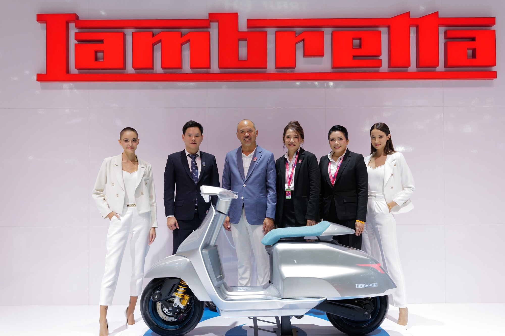 LAMBRETTA จัดหนัก ส่งท้ายปี! ฉลองครบรอบ 76 ปี ขนทัพรถตำนานสกู๊ตเตอร์อิตาลีแน่นบูธ ในงาน Motor Expo 2023 ไฮไลท์รุ่น "Elettra" EV-Concept บินตรงจากอิตาลี โชว์ตัวครั้งแรกในไทย!