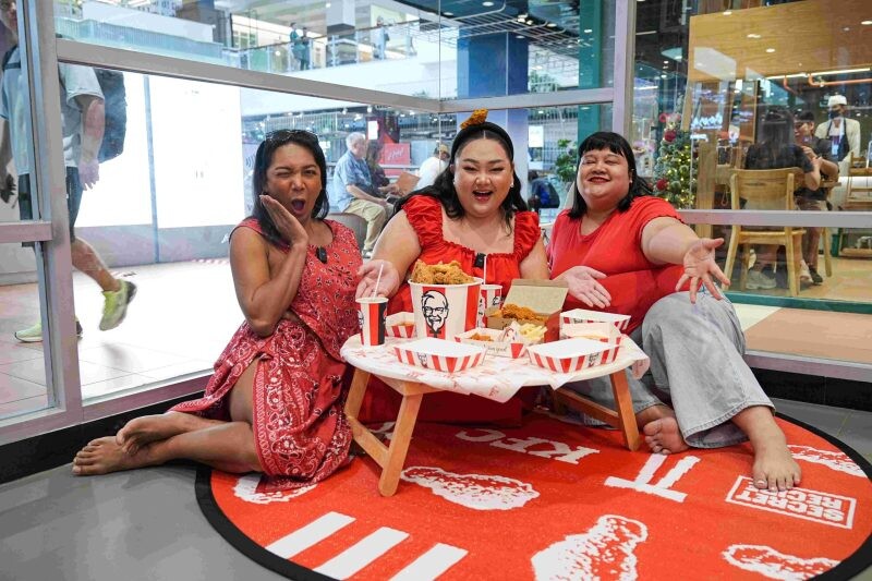 ครั้งแรก! ปีใหม่นี้ KFC ยกโต๊ะออก ชวนนั่งกินไก่แบบกันเองๆ กับ "KFC รวมมิตรบักเก็ต"