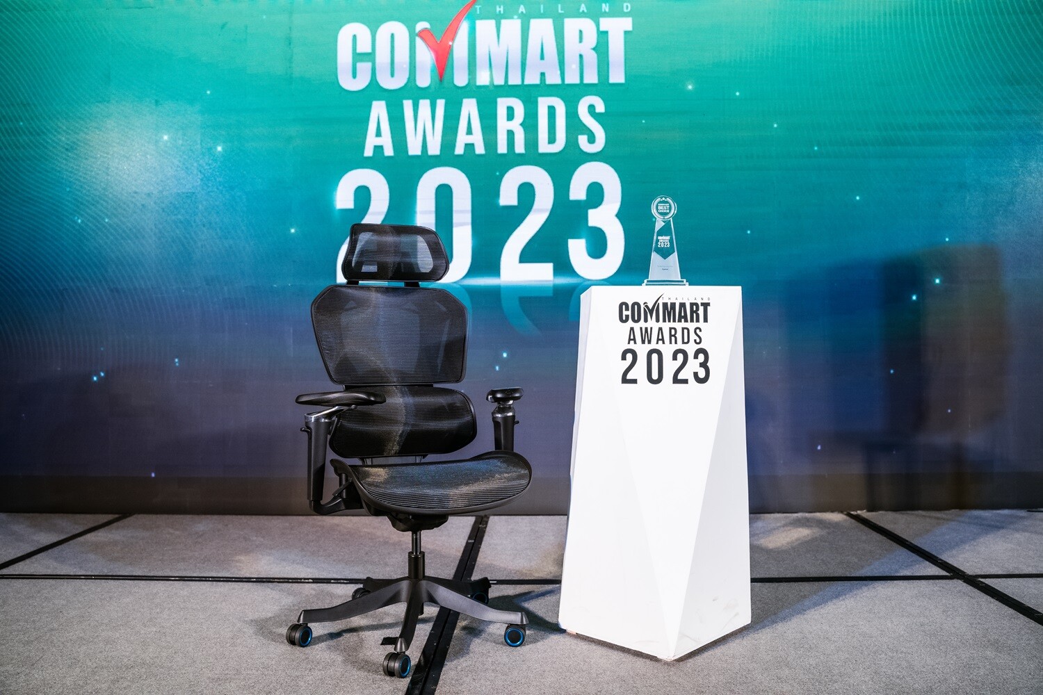 Ergotrend ตอกย้ำผู้นำเฟอร์นิเจอร์เพื่อสุขภาพ คว้ารางวัล "The Best Ergonomic Chair 2023" จากงาน Commart Awards