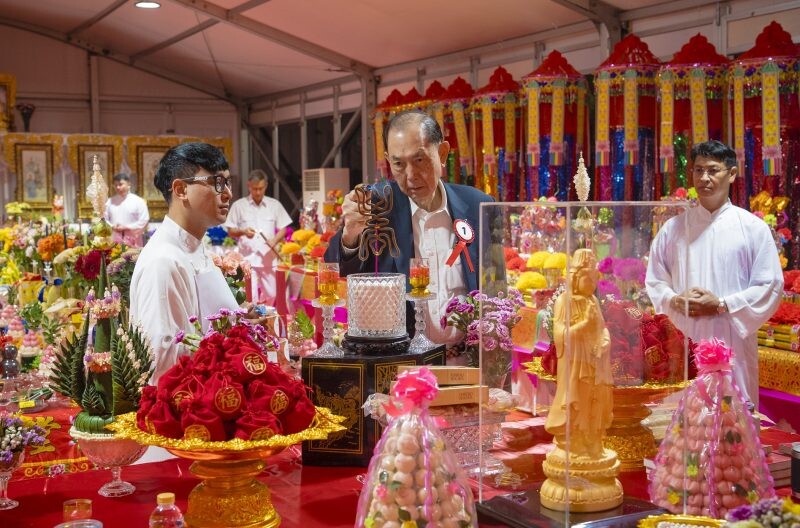 ณ วิหาร "อี่ ทง เทียน ไท้" กบินทร์บุรี จัดพิธีสมโภชใหญ่ประจำปี สาธุชนร่วมรับพรดีๆ รับปีใหม่กับองค์พระโพธิสัตว์กวนอิม