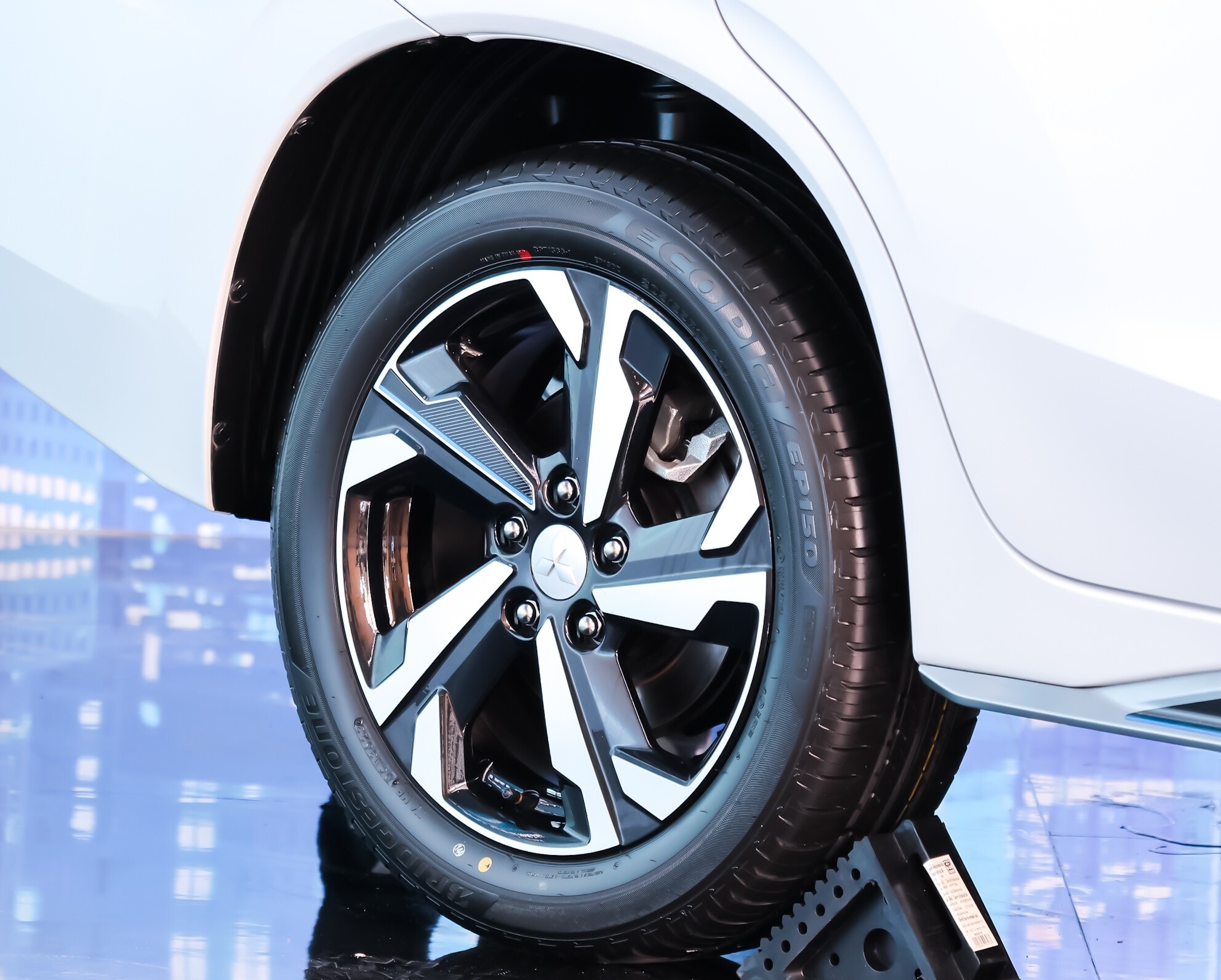 "BRIDGESTONE ECOPIA EP150 with the Ultimate Customization of Cutting-Edge ENLITEN(R) Technology" Selected as Original Equipment to Power "New Xpander HEV and New Xpander Cross HEV" from Mitsubishi Motors