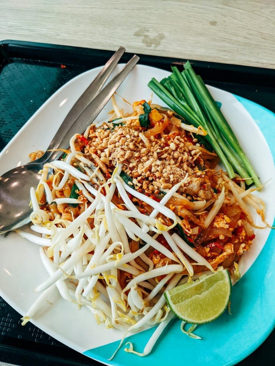 อาหารไทยยังฮอต "ภูมิธรรม" เผยชาวอิตาเลียนโปรดปรานผัดไทย สั่งลุยโปรโมทซอฟต์พาวเวอร์อาหารไทย ร้านอาหาร Thai SELECT ในอิตาลี สร้างโอกาสหาเงินเข้าประเทศ