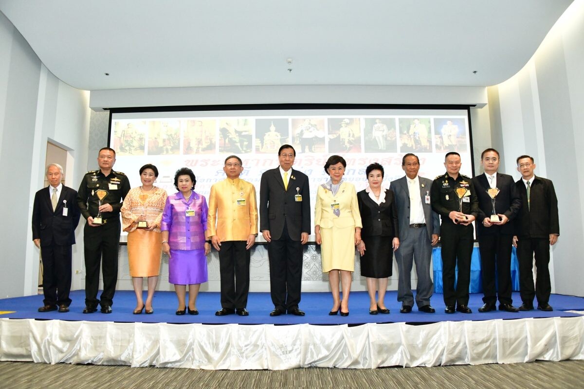 กมธ.การอุดมศึกษาฯ วุฒิสภา จัดพิธีมอบโล่รางวัล "หอเกียรติยศ 2567 วุฒิสภา" เพื่อส่งเสริมการสร้างคนดี คนเก่ง คนกล้า ต้นแบบในสังคมไทยให้มีความยั่งยืน
