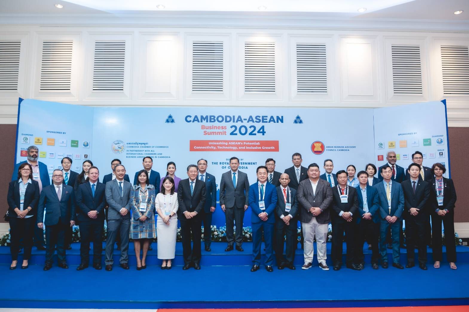 โรงพยาบาลกรุงเทพฯ โชว์ศักยภาพธุรกิจการแพทย์ของไทย บนเวทีอาเซียน ในงาน "The CAMBODIA-ASEAN BUSINESS SUMMIT 2024" ประเทศกัมพูชา