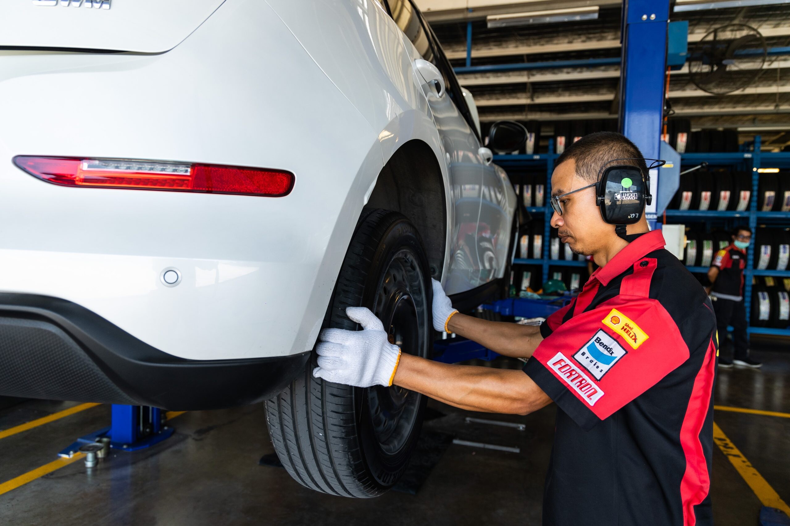 COCKPIT Promptly Provides Tire Service and Maintenance for EV Cars, Reaching 16 Key Branches with Delivering Exquisite Impression and Supporting the Growth of EV Market